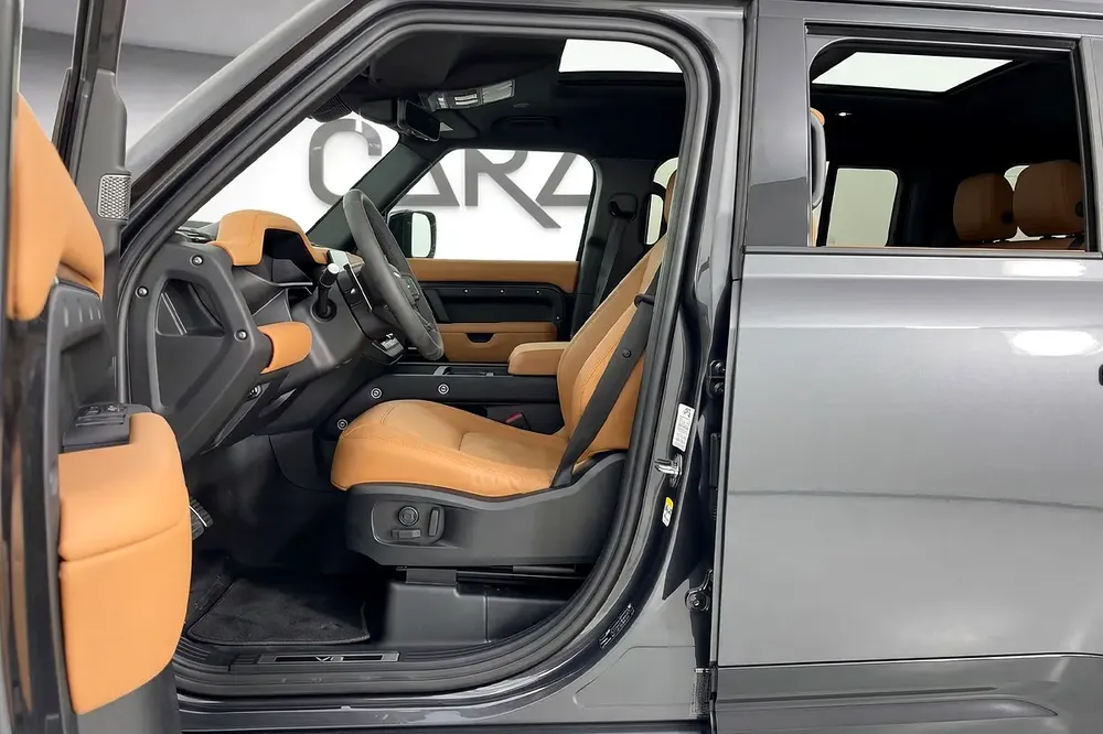 Land Rover Defender P525 2023 l AED 8,029 P.M l 0% Downpayment l Excellent Condition - Image 8