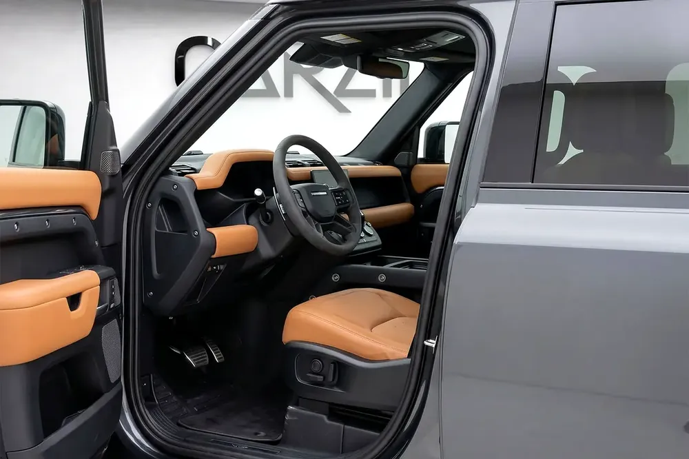 Land Rover Defender P525 2023 l AED 8,029 P.M l 0% Downpayment l Excellent Condition - Image 9