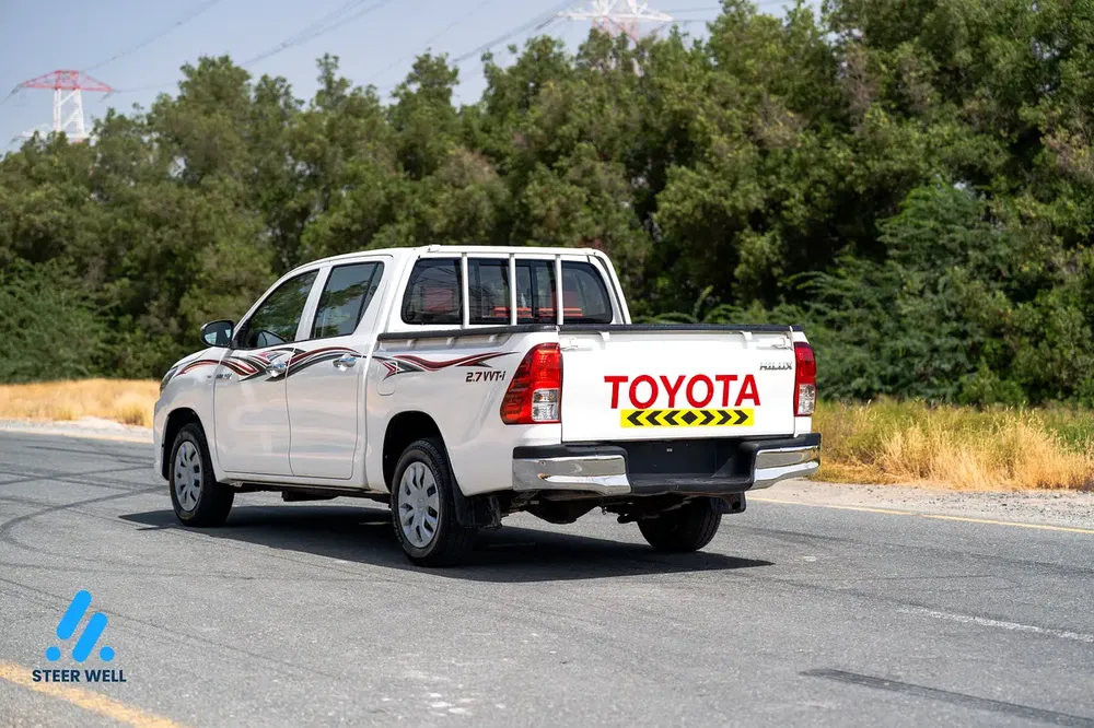 2022 Toyota Hilux GL | 2.7L Petrol | GCC Specs | 4x2 - Image 5