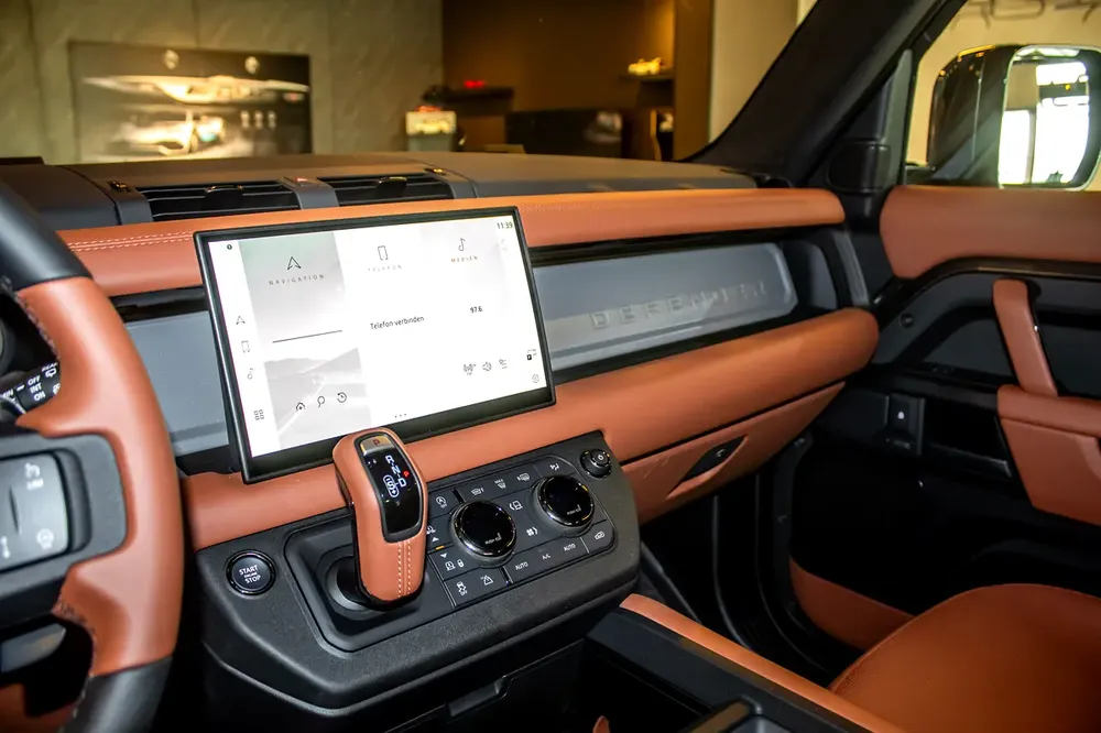 Land Rover Defender OCTA 2025 | Twin Turbo V8 | 0 KM | German Specs - Image 10