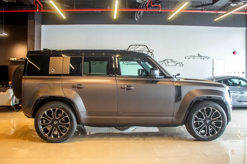 Land Rover Defender OCTA 2025 | Twin Turbo V8 | 0 KM | German Specs - Image 14