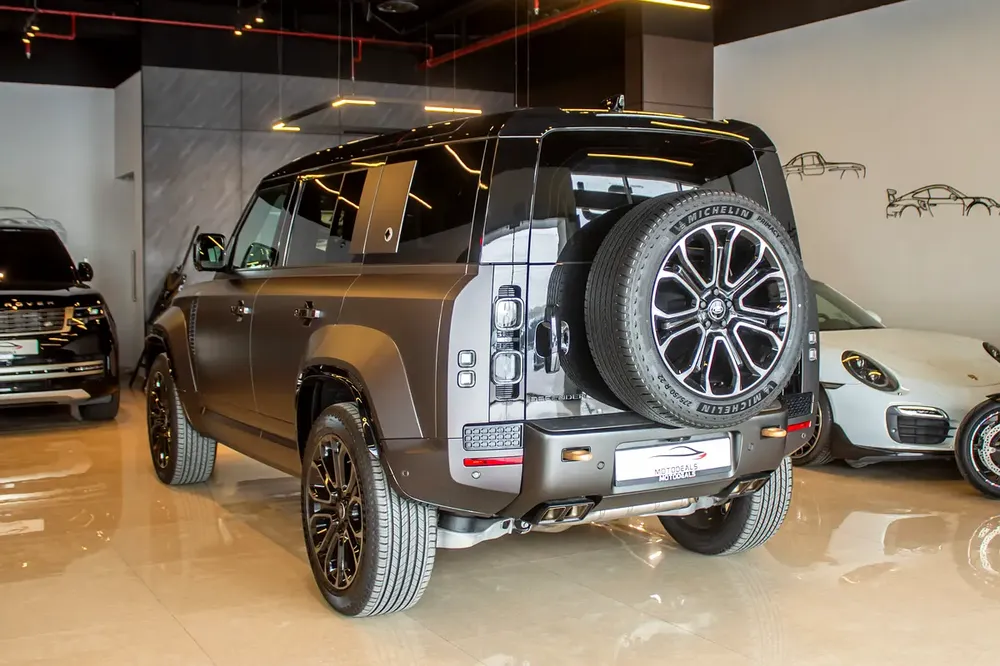 Land Rover Defender OCTA 2025 | Twin Turbo V8 | 0 KM | German Specs - Image 17