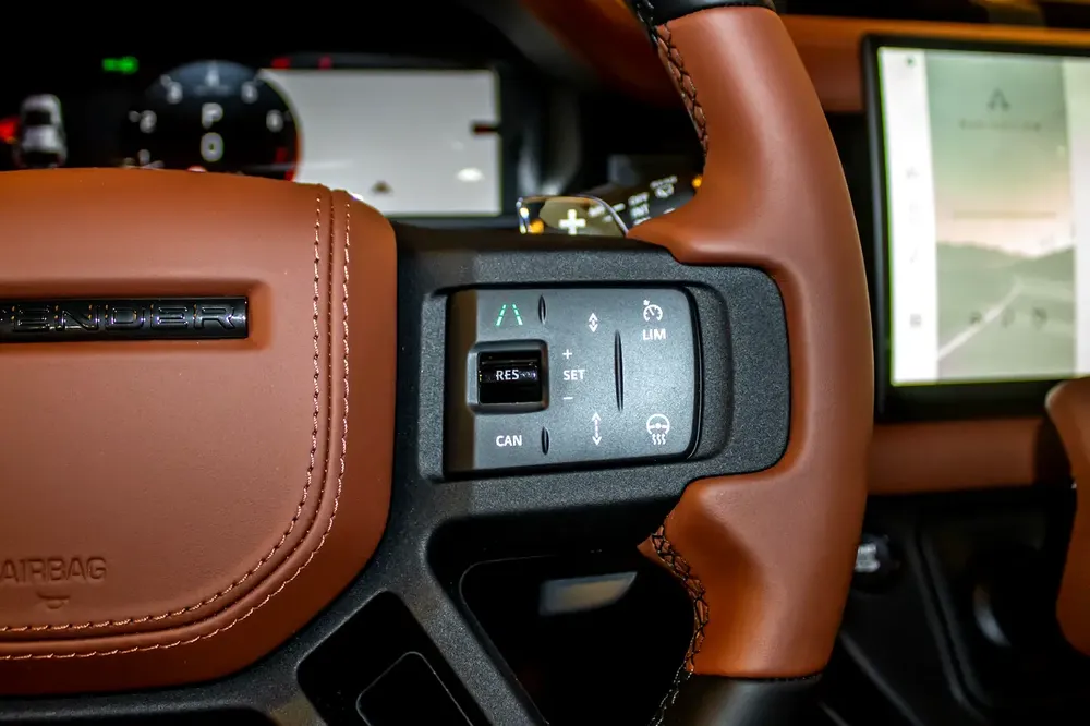 Land Rover Defender OCTA 2025 | Twin Turbo V8 | 0 KM | German Specs - Image 8