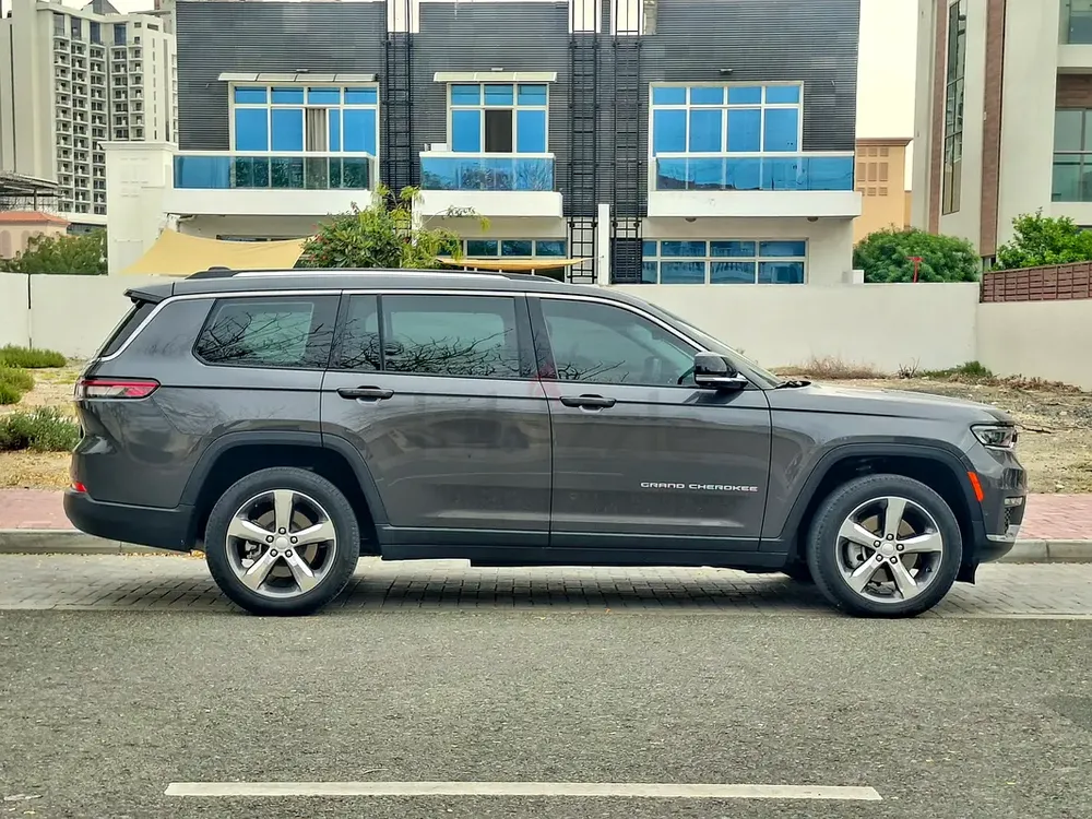 AED 2128/month | 2022 Jeep Grand Cherokee L  | GCC Specs | Ref#437631 - Image 4