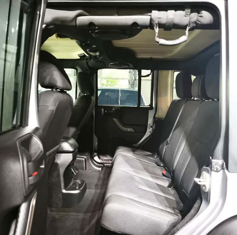 Amazing! Mopar Off-road  . Original Paint . Full Service History . GCC Specs . Low Mileage - Image 10