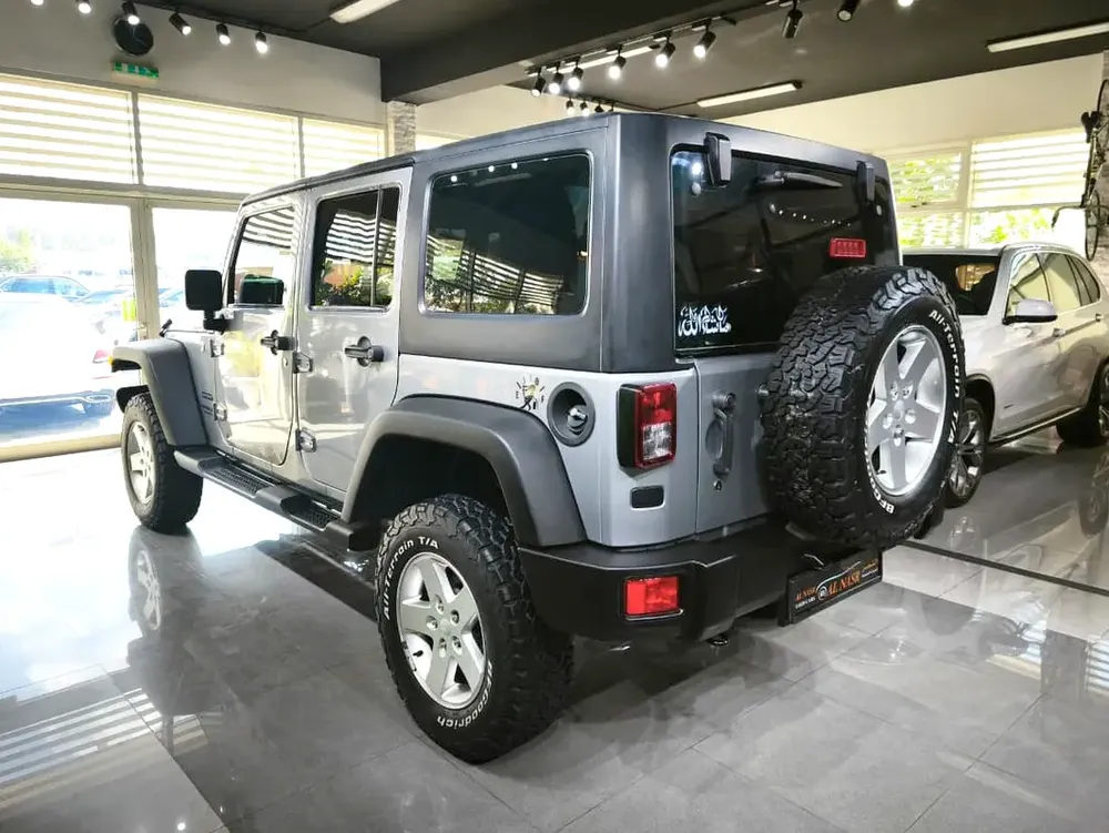 Amazing! Mopar Off-road  . Original Paint . Full Service History . GCC Specs . Low Mileage - Image 4