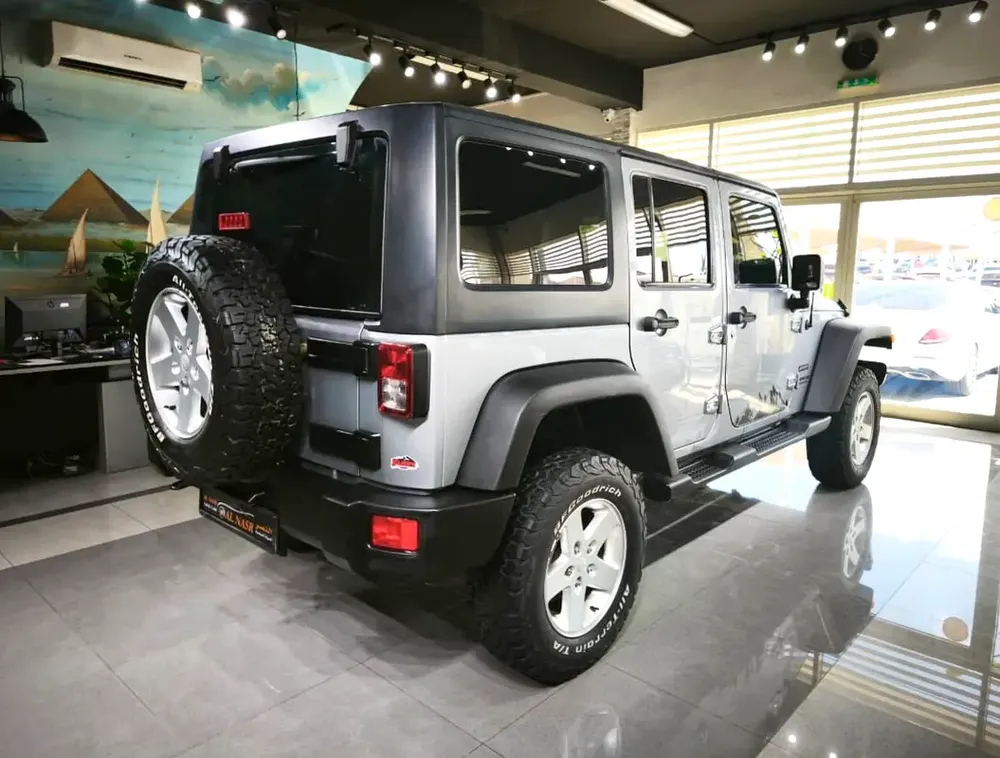 Amazing! Mopar Off-road  . Original Paint . Full Service History . GCC Specs . Low Mileage - Image 6