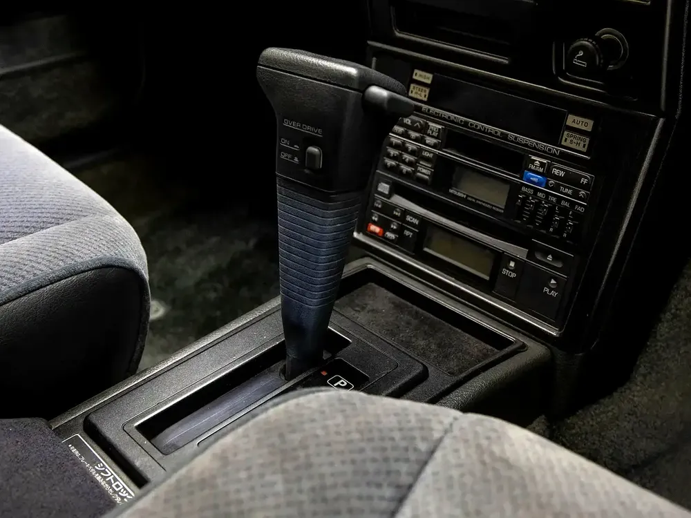 1989 | Mitsubishi | Debonair | Royal AMG( 1 of 313  made worldwide) - Image 14