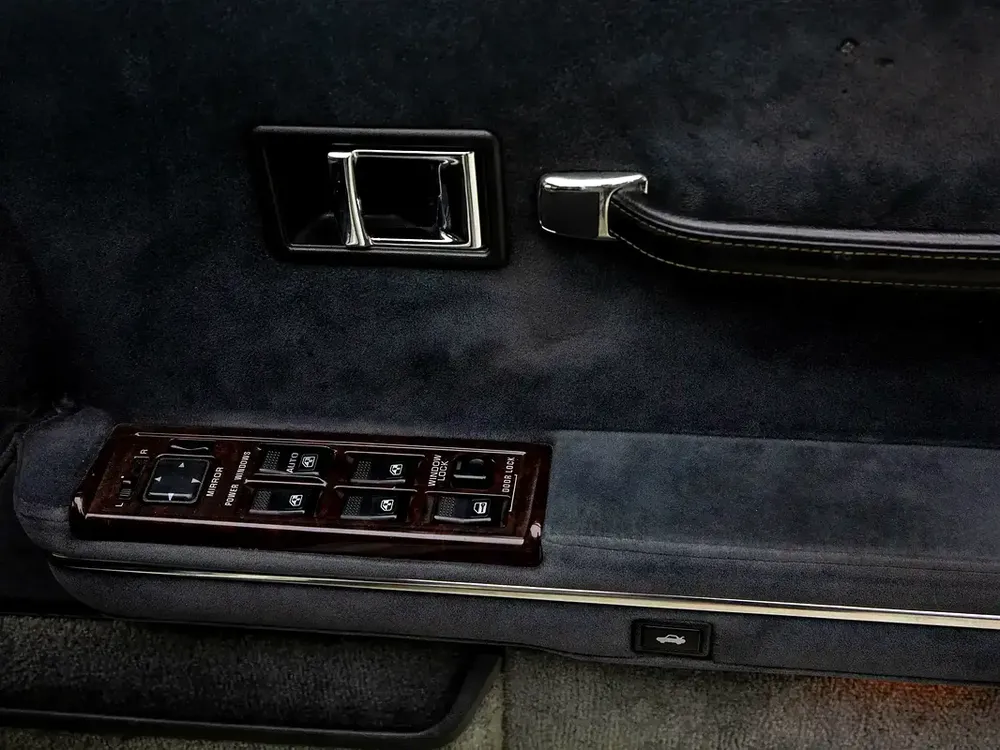 1989 | Mitsubishi | Debonair | Royal AMG( 1 of 313  made worldwide) - Image 18