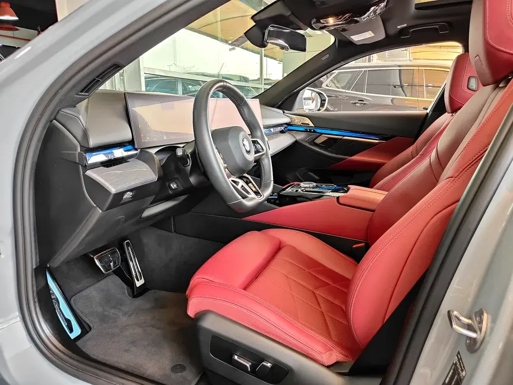 AED 3,000 P.M | 2024 BMW 520i M Sport Titanium | Under BMW Warranty and Service Contract | GCC | - Image 12