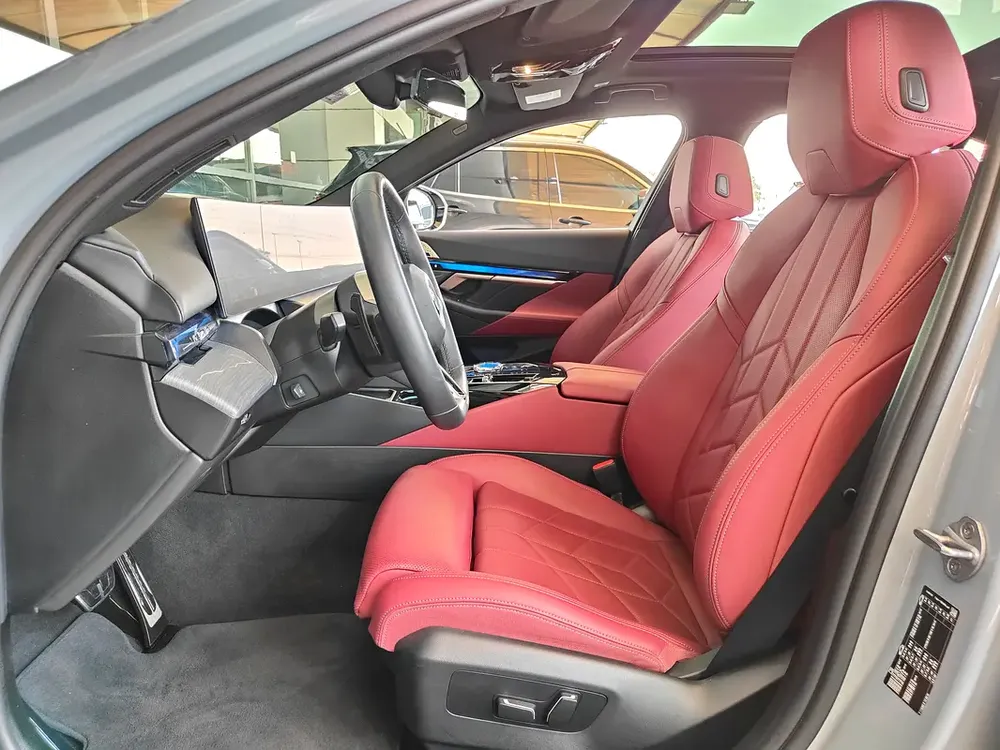 AED 3,000 P.M | 2024 BMW 520i M Sport Titanium | Under BMW Warranty and Service Contract | GCC | - Image 14