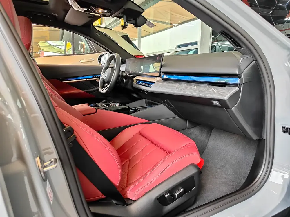 AED 3,000 P.M | 2024 BMW 520i M Sport Titanium | Under BMW Warranty and Service Contract | GCC | - Image 15