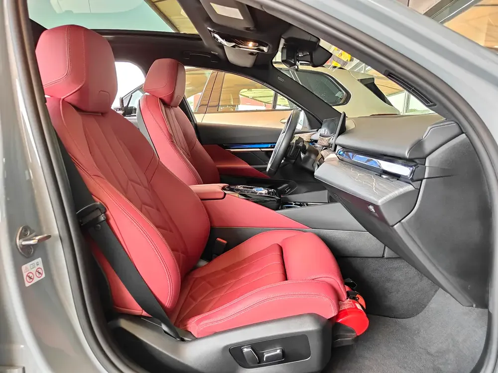 AED 3,000 P.M | 2024 BMW 520i M Sport Titanium | Under BMW Warranty and Service Contract | GCC | - Image 16
