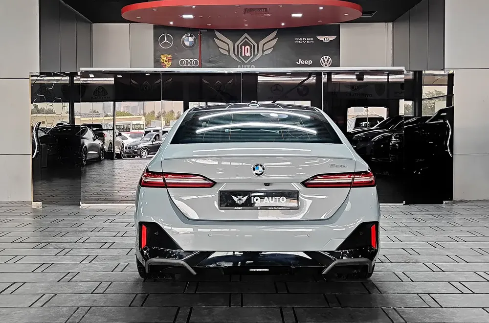 AED 3,000 P.M | 2024 BMW 520i M Sport Titanium | Under BMW Warranty and Service Contract | GCC | - Image 5