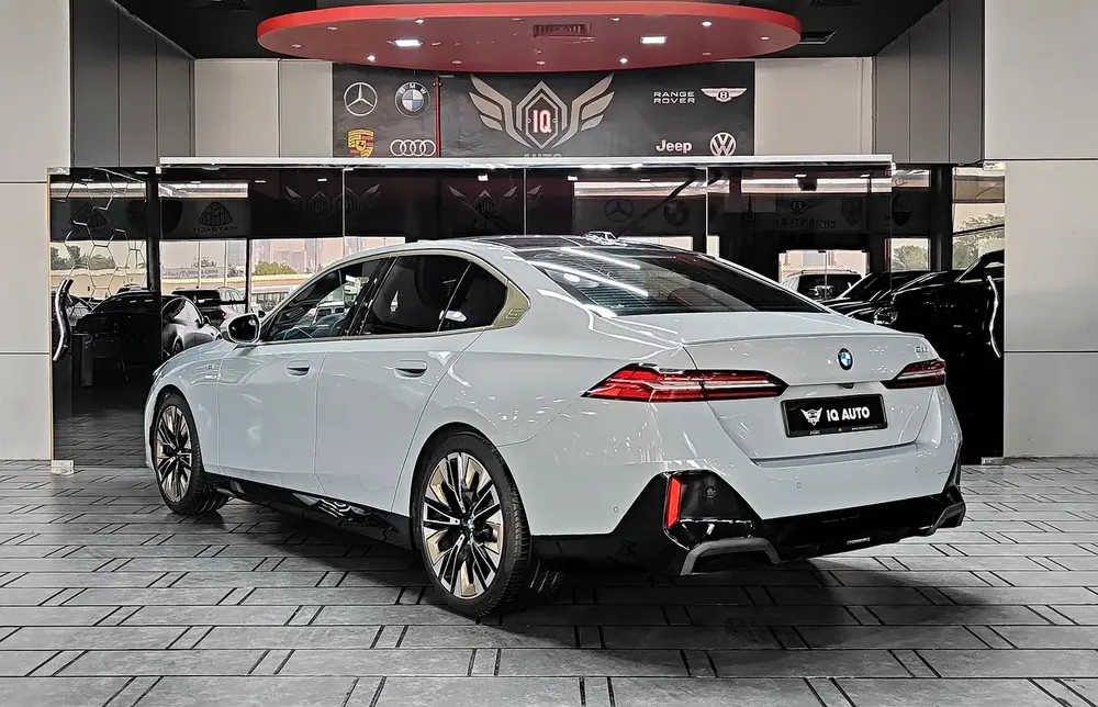 AED 3,000 P.M | 2024 BMW 520i M Sport Titanium | Under BMW Warranty and Service Contract | GCC | - Image 6