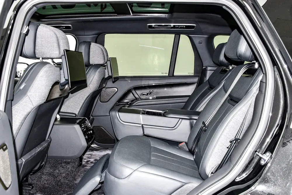 2025 Land Rover Range Rover SV - European Specs - Brand New - Image 11