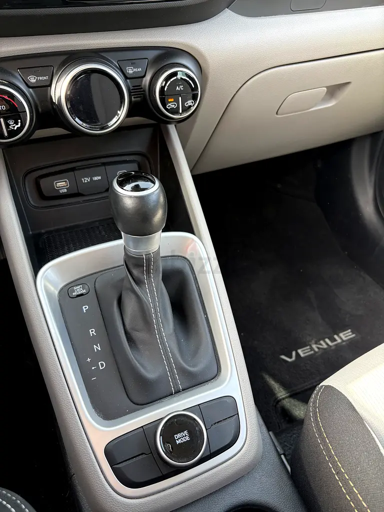 2024 Hyundai Venue SEL | American Specs | Low Mileage | Compact SUV - Image 6