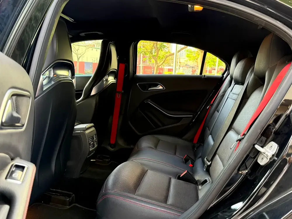 2015 Mercedes-Benz A45 AMG 4MATIC GCC - Image 6