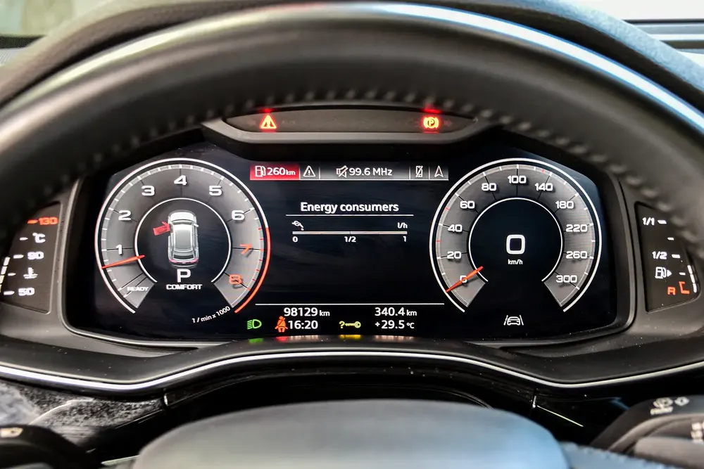 2019 AUDI Q8 S LINE 55 TFSI GCC – FULL OPTION – EXCELLENT CONDITION - Image 7