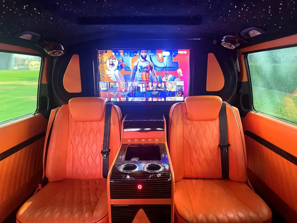 Pristine 2014 Mercedes-Benz Viano Avantgarde | GCC Specs - Image 7