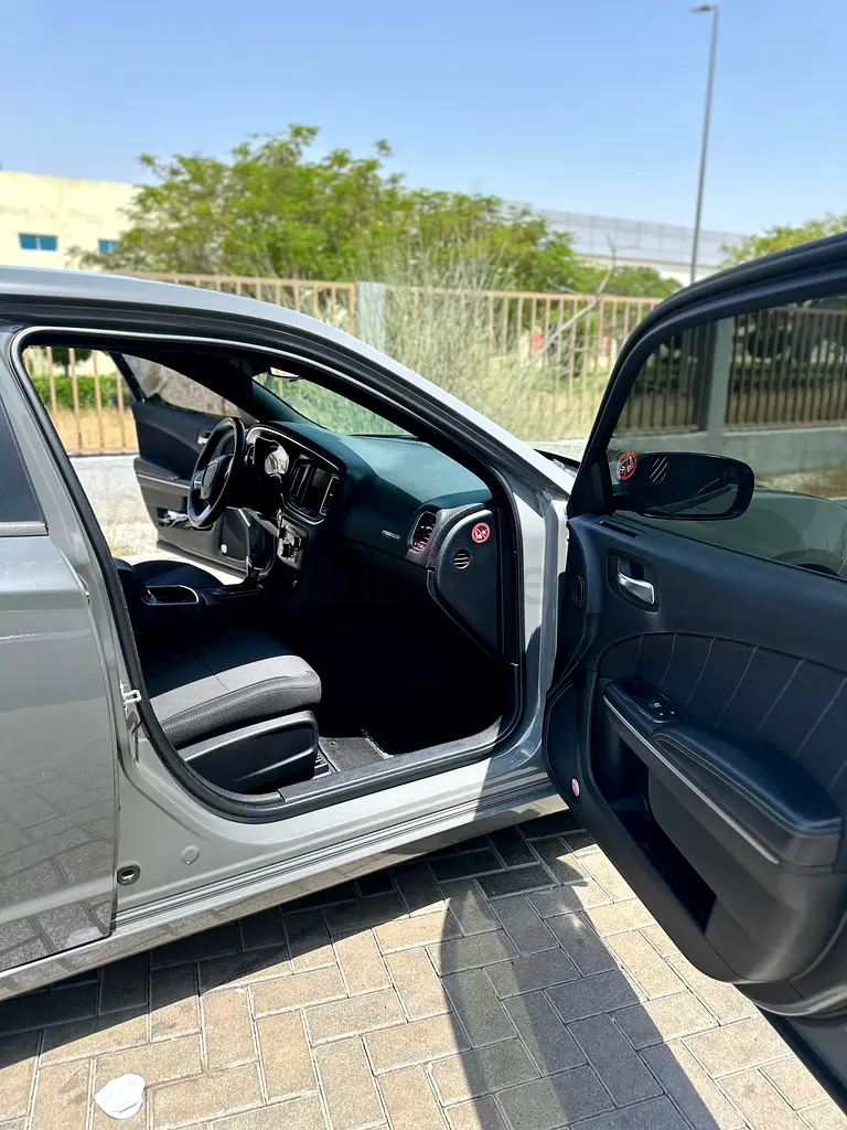 Dodge Charger in great condition - Image 10