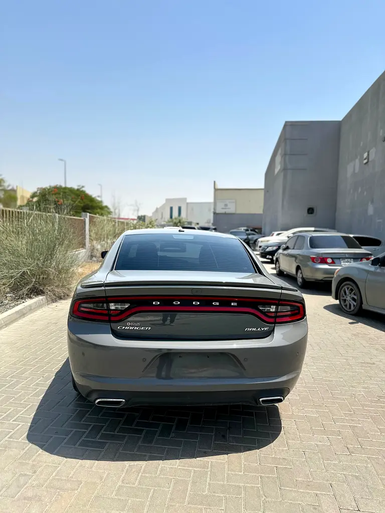 Dodge Charger in great condition - Image 6