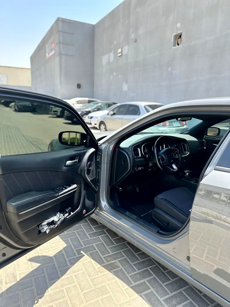 Dodge Charger in great condition - Image 7