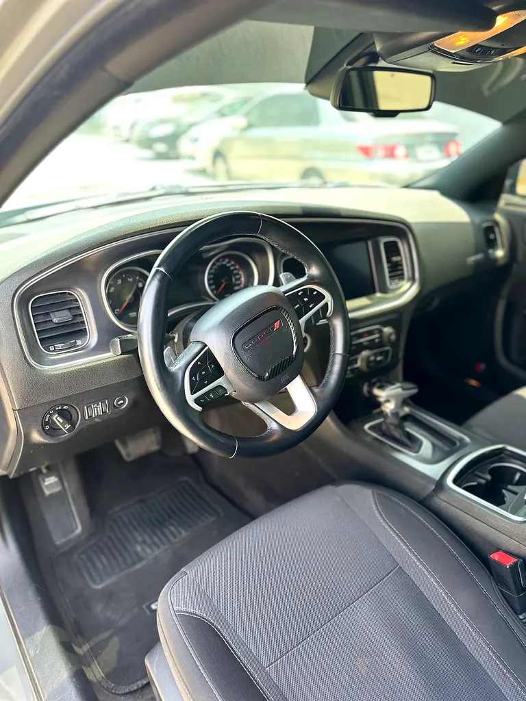 Dodge Charger in great condition - Image 8