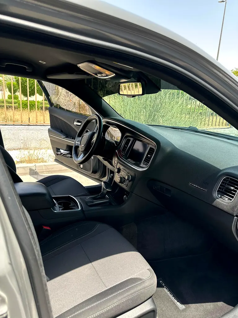 Dodge Charger in great condition - Image 9