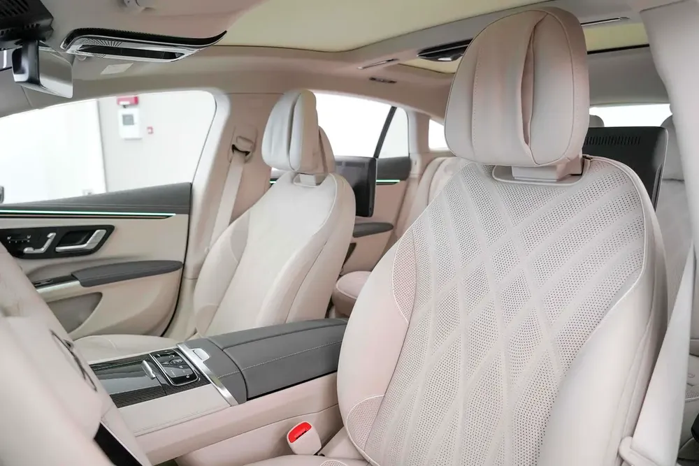 2023 MERCEDES BENZ EQS 580 4MATIC  / LOW MILEAGE / 21 INCH / DEALER WARRANTY AND SERVICE - Image 12