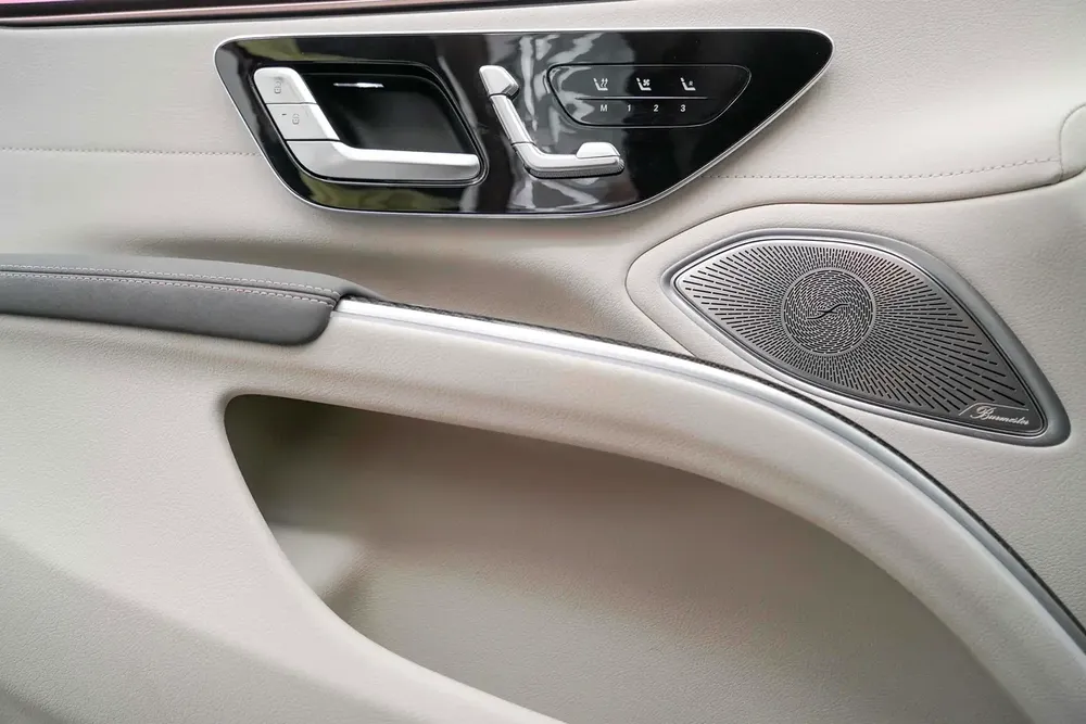 2023 MERCEDES BENZ EQS 580 4MATIC  / LOW MILEAGE / 21 INCH / DEALER WARRANTY AND SERVICE - Image 16