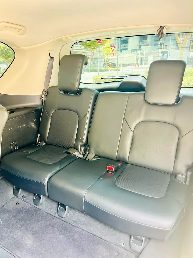 Infiniti QX80 Luxury 2016 GCC Specs Excellent Condition - Image 14
