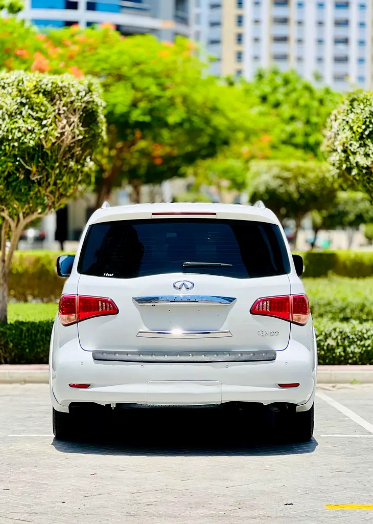 Infiniti QX80 Luxury 2016 GCC Specs Excellent Condition - Image 4