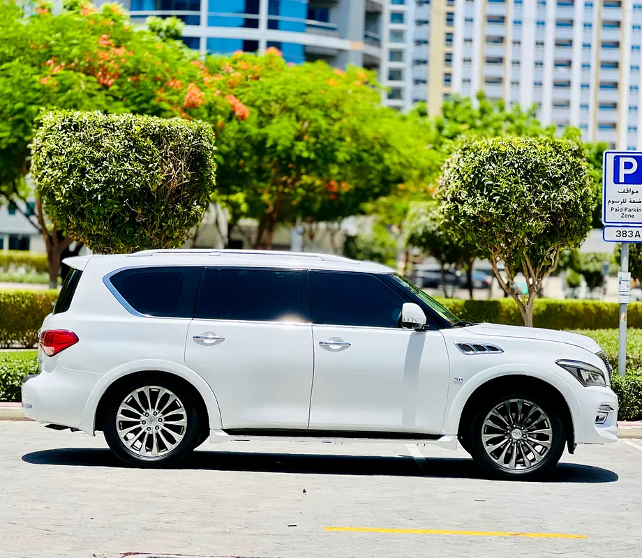 Infiniti QX80 Luxury 2016 GCC Specs Excellent Condition - Image 6