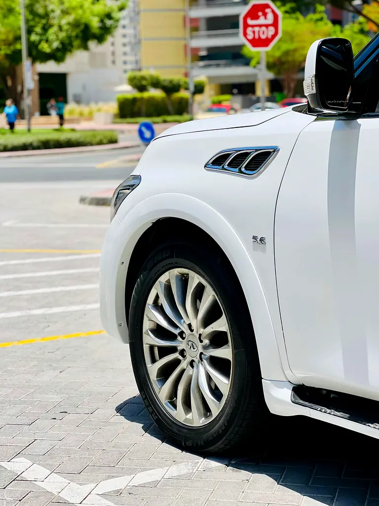Infiniti QX80 Luxury 2016 GCC Specs Excellent Condition - Image 7
