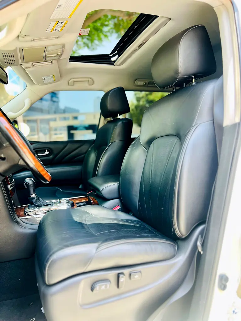 Infiniti QX80 Luxury 2016 GCC Specs Excellent Condition - Image 9