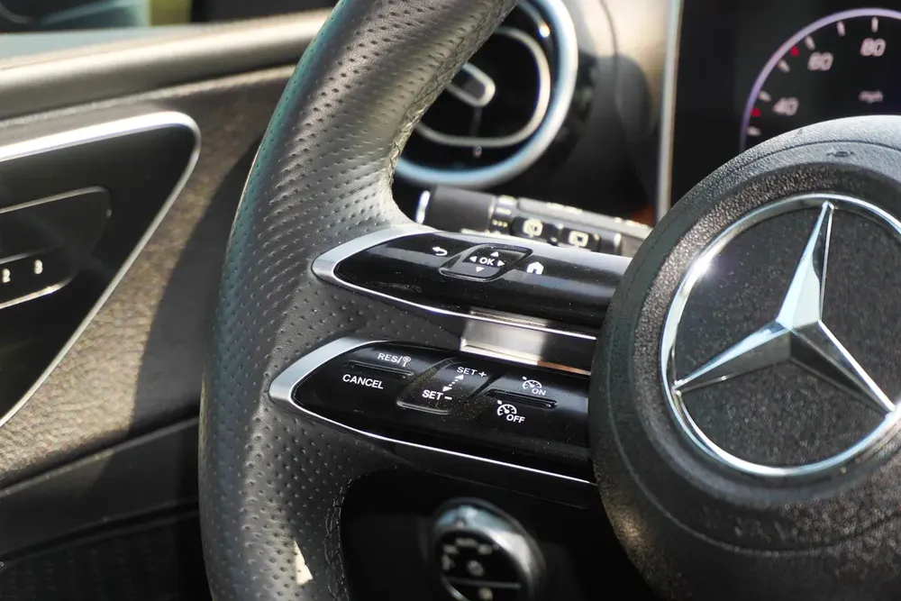 MERCEDES GLC300 4MATIC II 2024 II FULL LOADED - Image 13