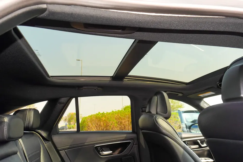MERCEDES GLC300 4MATIC II 2024 II FULL LOADED - Image 17
