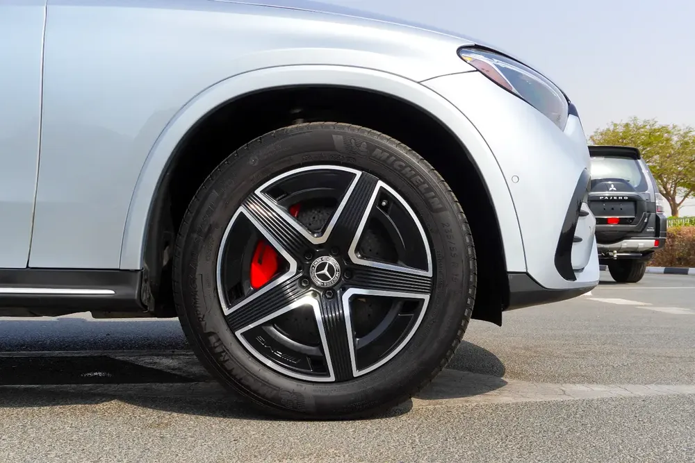 MERCEDES GLC300 4MATIC II 2024 II FULL LOADED - Image 8