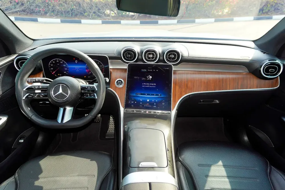 MERCEDES GLC300 4MATIC II 2024 II FULL LOADED - Image 9