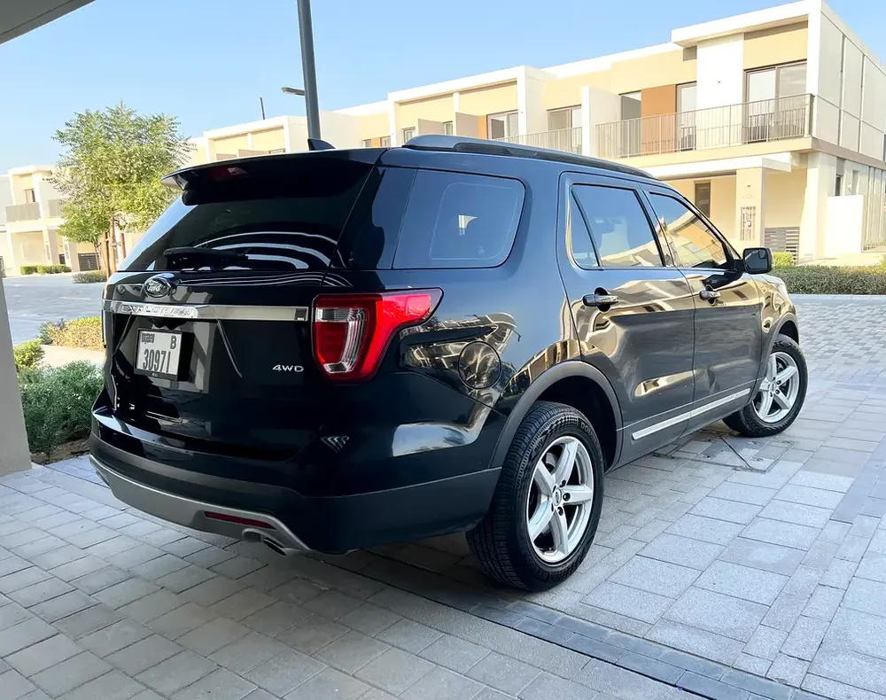 Ford Explorer 2017 Full Options with leather GCC 4WD, Original Paint, Free of Accidents, Very Clean - Image 6