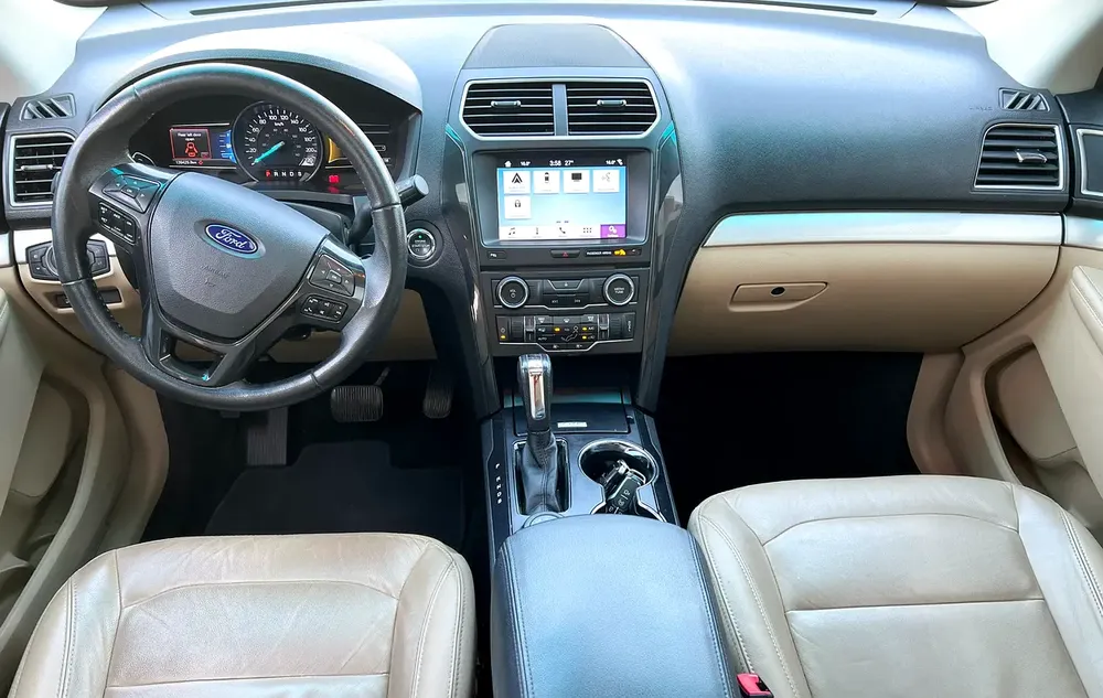Ford Explorer 2017 Full Options with leather GCC 4WD, Original Paint, Free of Accidents, Very Clean - Image 9