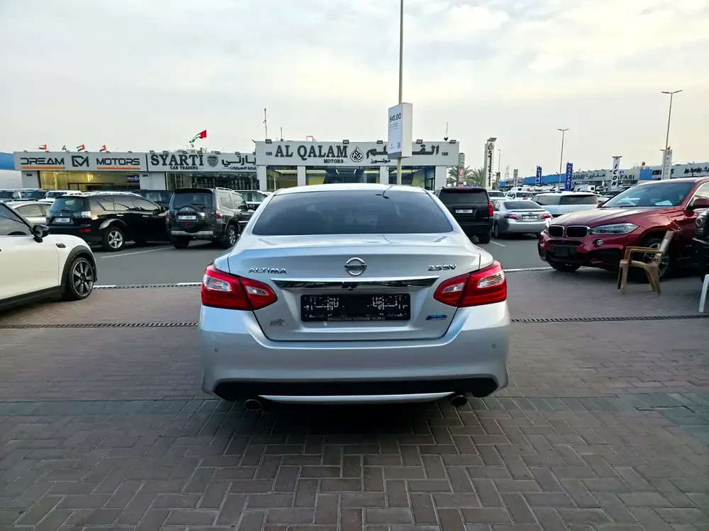 Nissan Altima SV 2017, V4 GCC Specs Very Well Maintained No Any Issue - Image 7