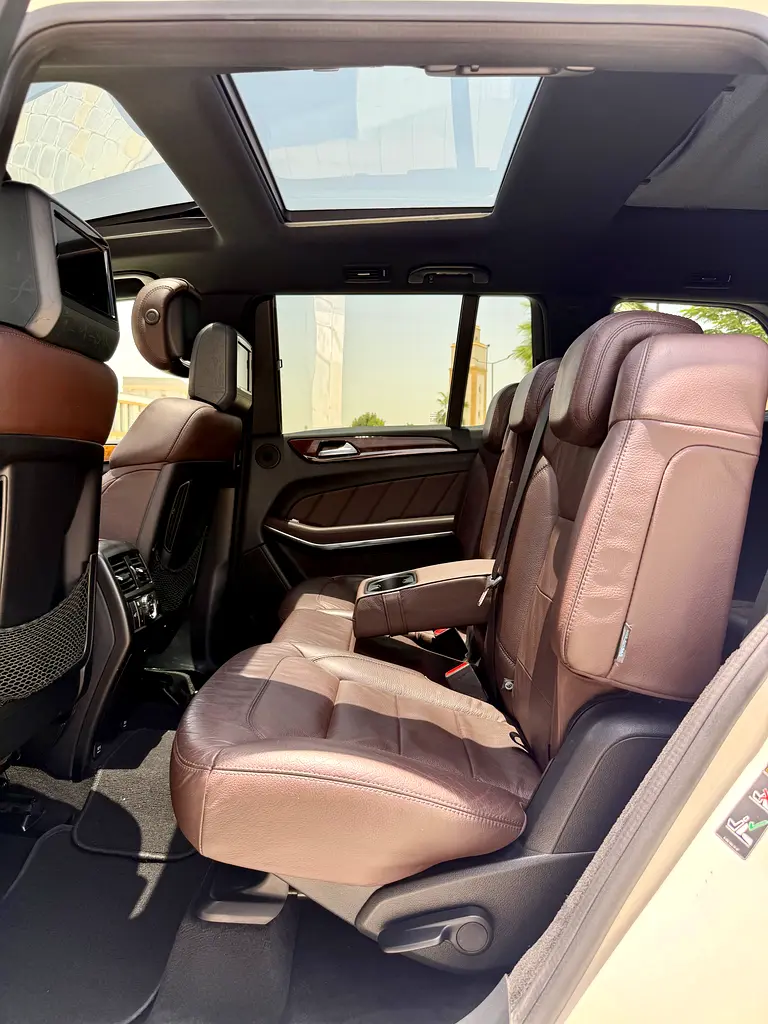 Mercedes Benz GL 500 V8 4•Matic Gcc Specs - Image 10