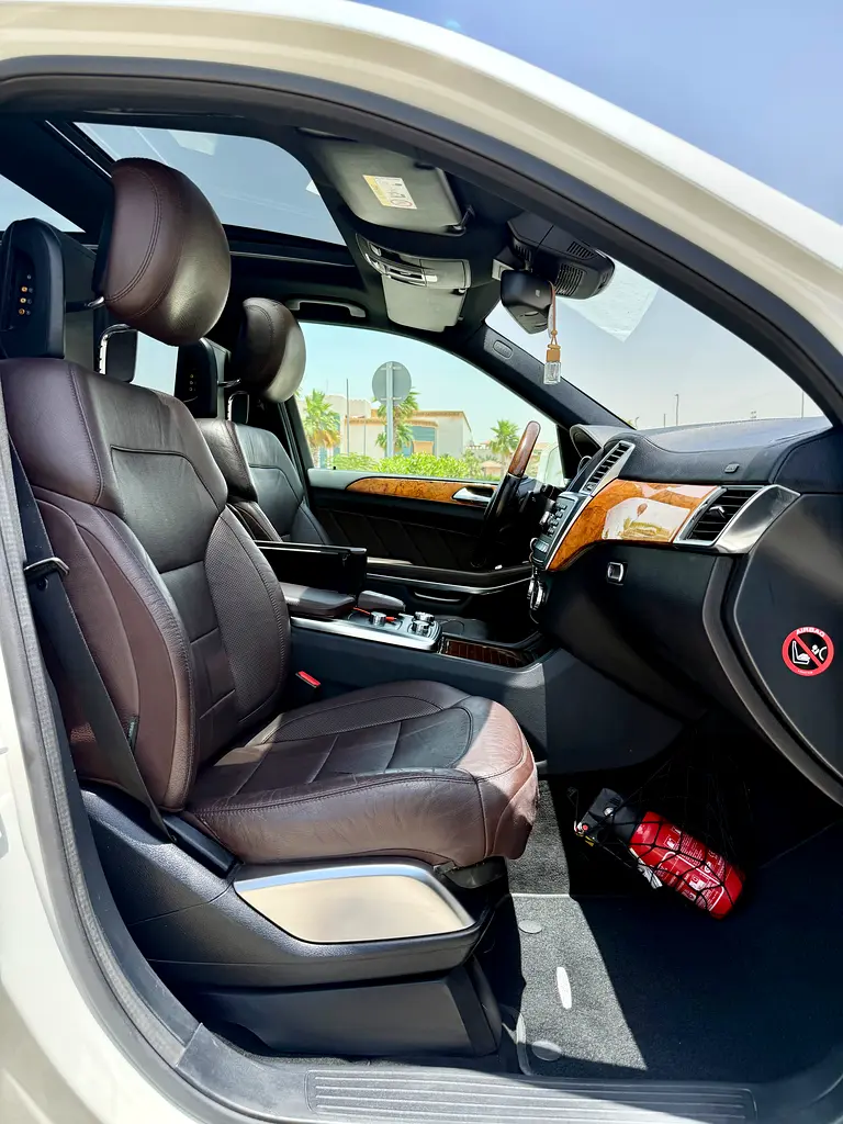 Mercedes Benz GL 500 V8 4•Matic Gcc Specs - Image 12