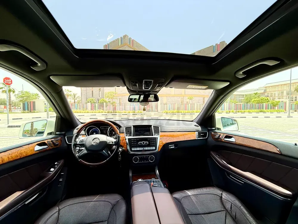 Mercedes Benz GL 500 V8 4•Matic Gcc Specs - Image 14