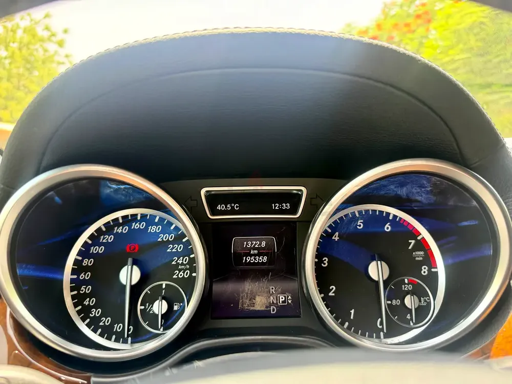 Mercedes Benz GL 500 V8 4•Matic Gcc Specs - Image 15