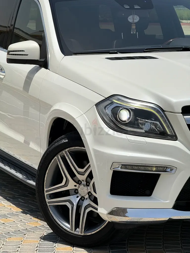 Mercedes Benz GL 500 V8 4•Matic Gcc Specs - Image 4