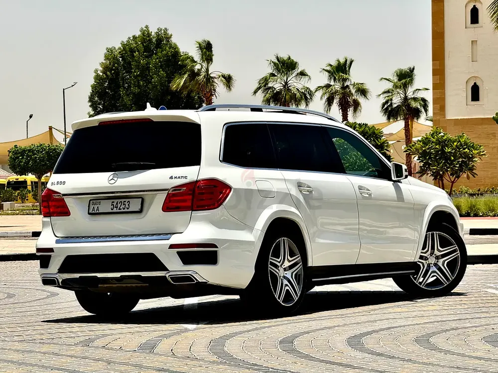 Mercedes Benz GL 500 V8 4•Matic Gcc Specs - Image 6