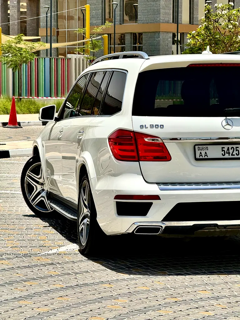 Mercedes Benz GL 500 V8 4•Matic Gcc Specs - Image 8